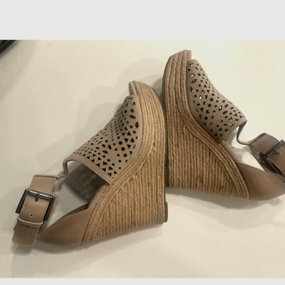 Marc Fisher Hasina Perforated Wedge Tan  Sz US 7 - Picture 4 of 10
